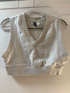 H&M Light Gray Cropped V-Neck Tank Top
